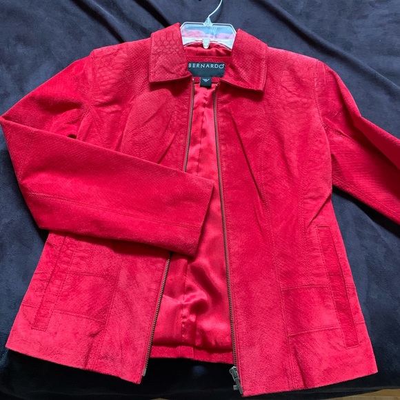 Red jacket - Picture 1 of 3